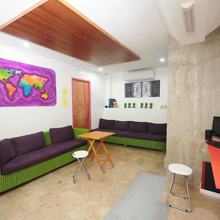 Mnl Boutique Hostel Makati City Bagian luar foto