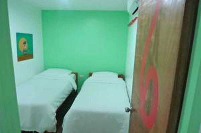 Mnl Boutique Hostel Makati City Bagian luar foto