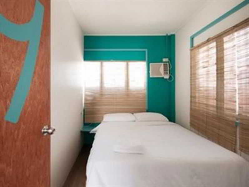 Mnl Boutique Hostel Makati City Bagian luar foto