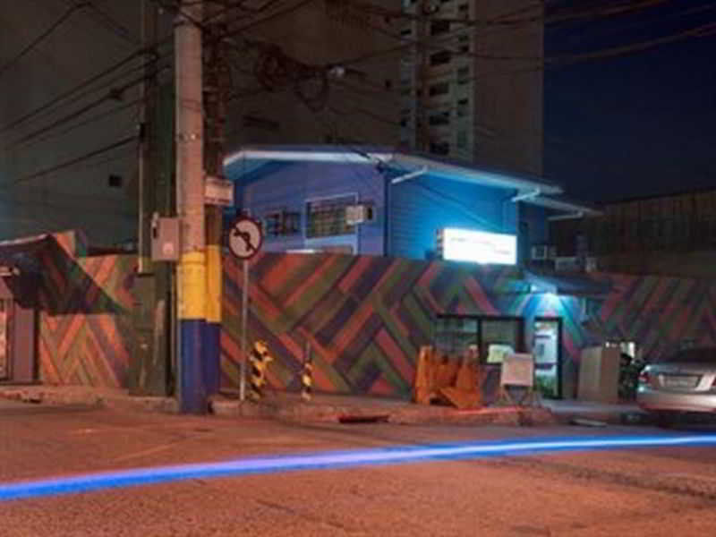 Mnl Boutique Hostel Makati City Bagian luar foto