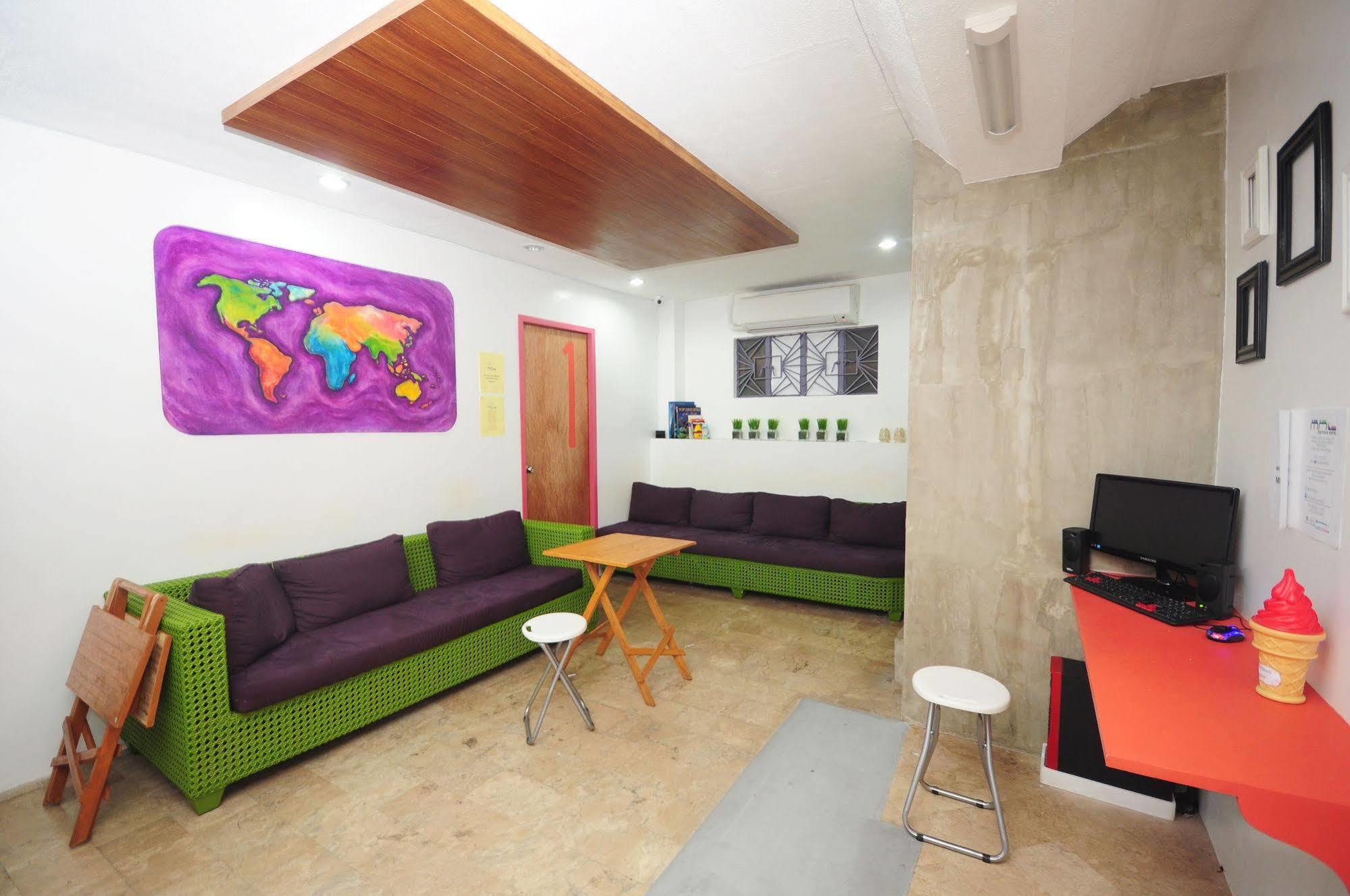 Mnl Boutique Hostel Makati City Bagian luar foto