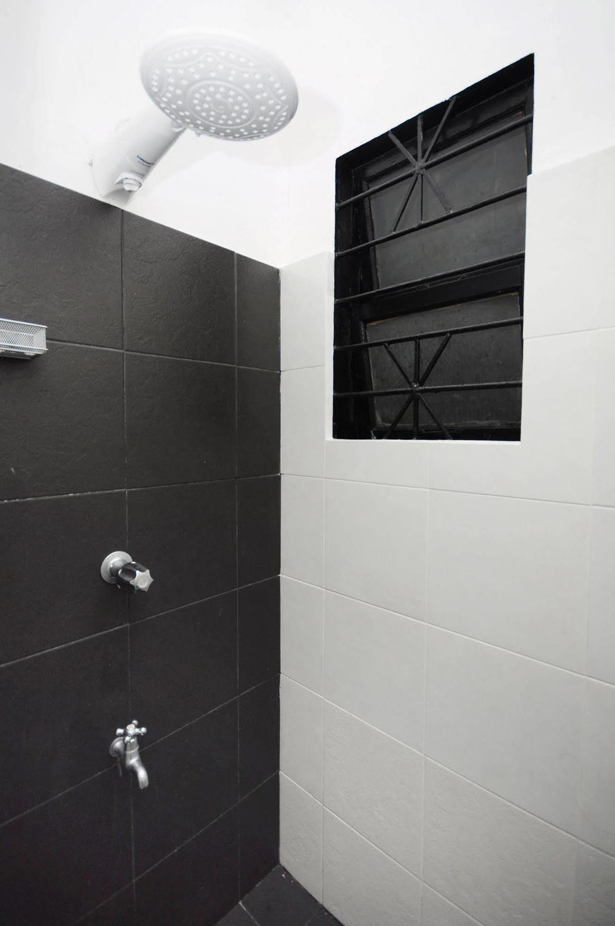 Mnl Boutique Hostel Makati City Bagian luar foto