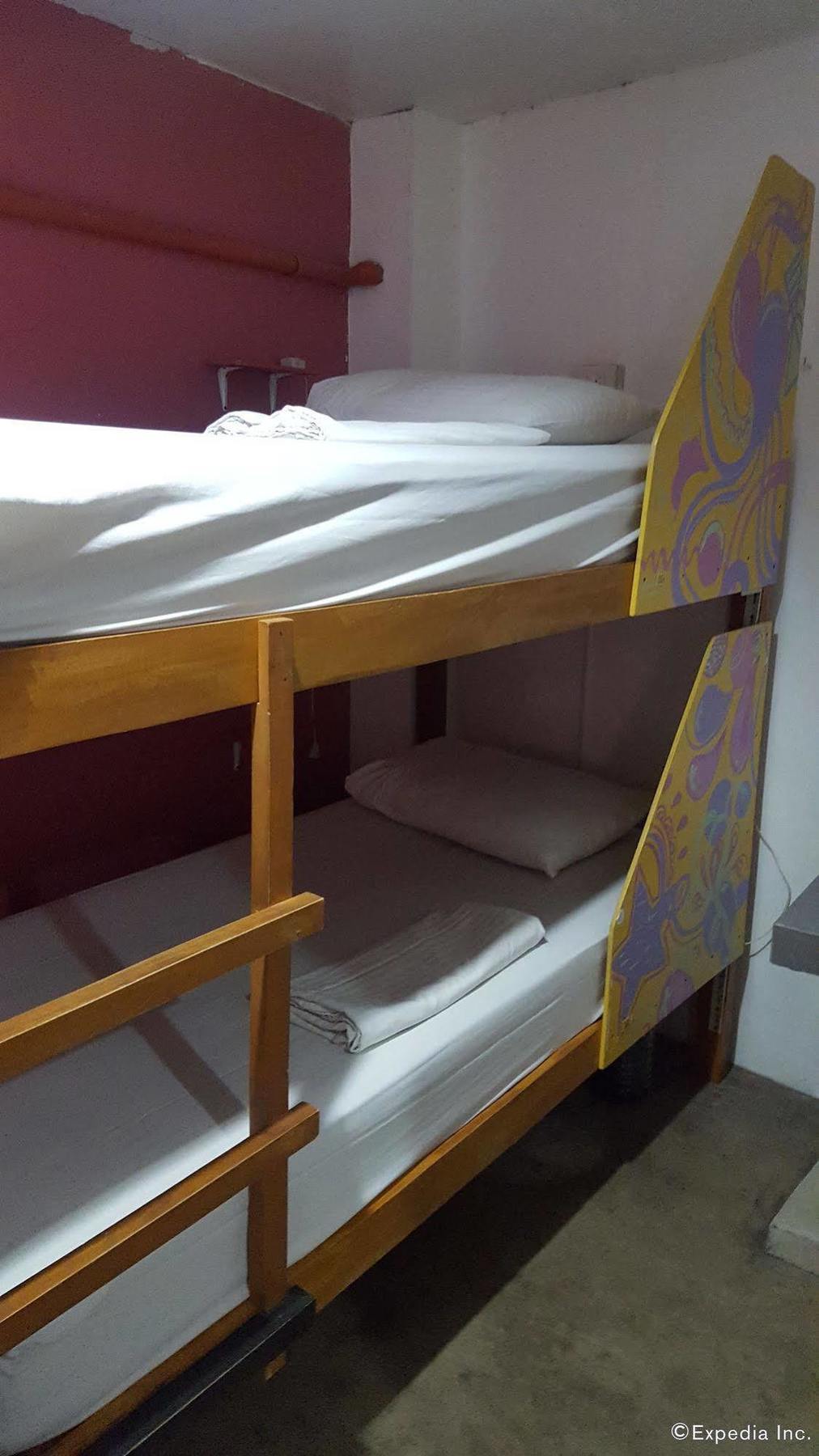 Mnl Boutique Hostel Makati City Bagian luar foto