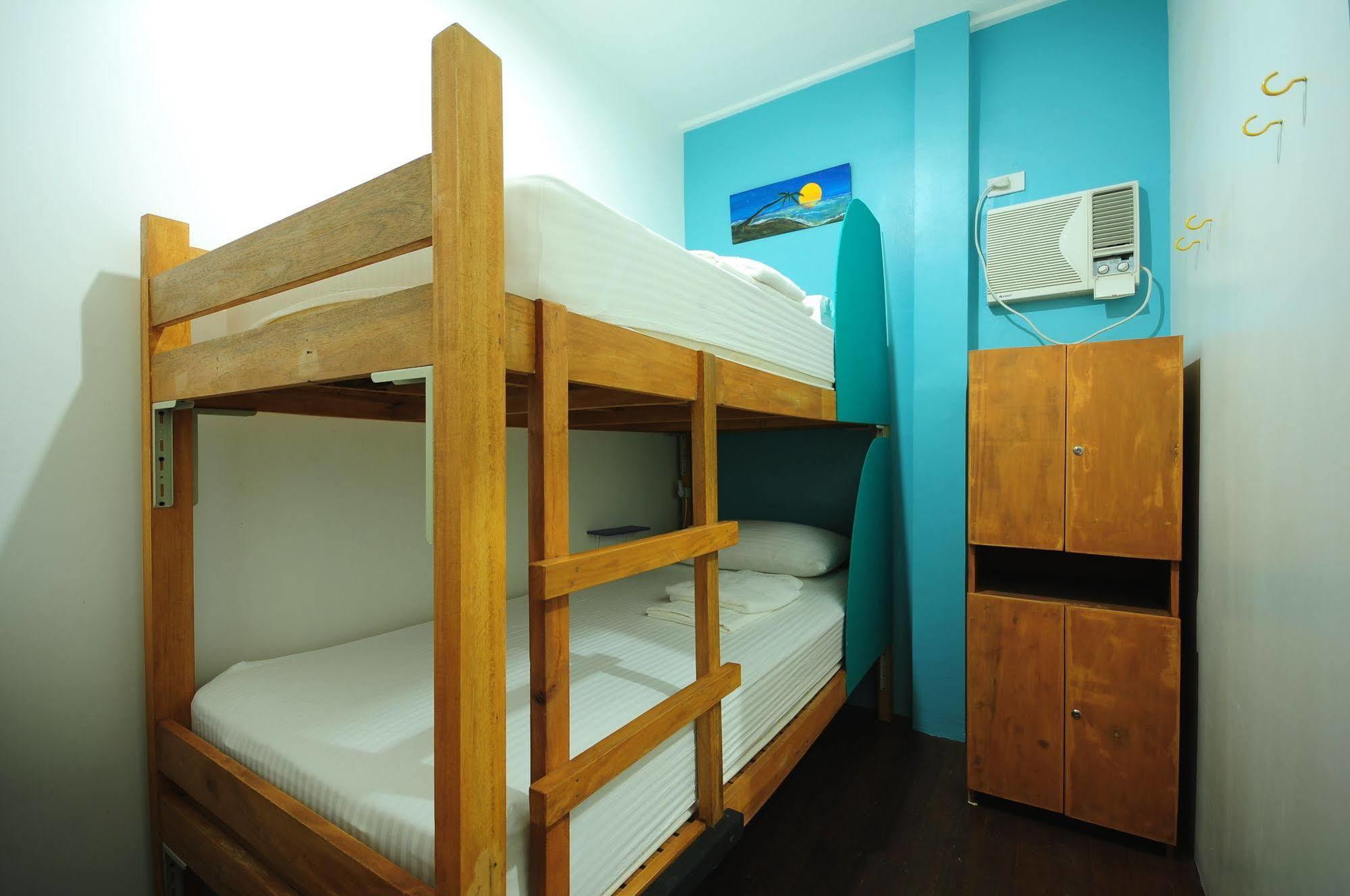 Mnl Boutique Hostel Makati City Bagian luar foto