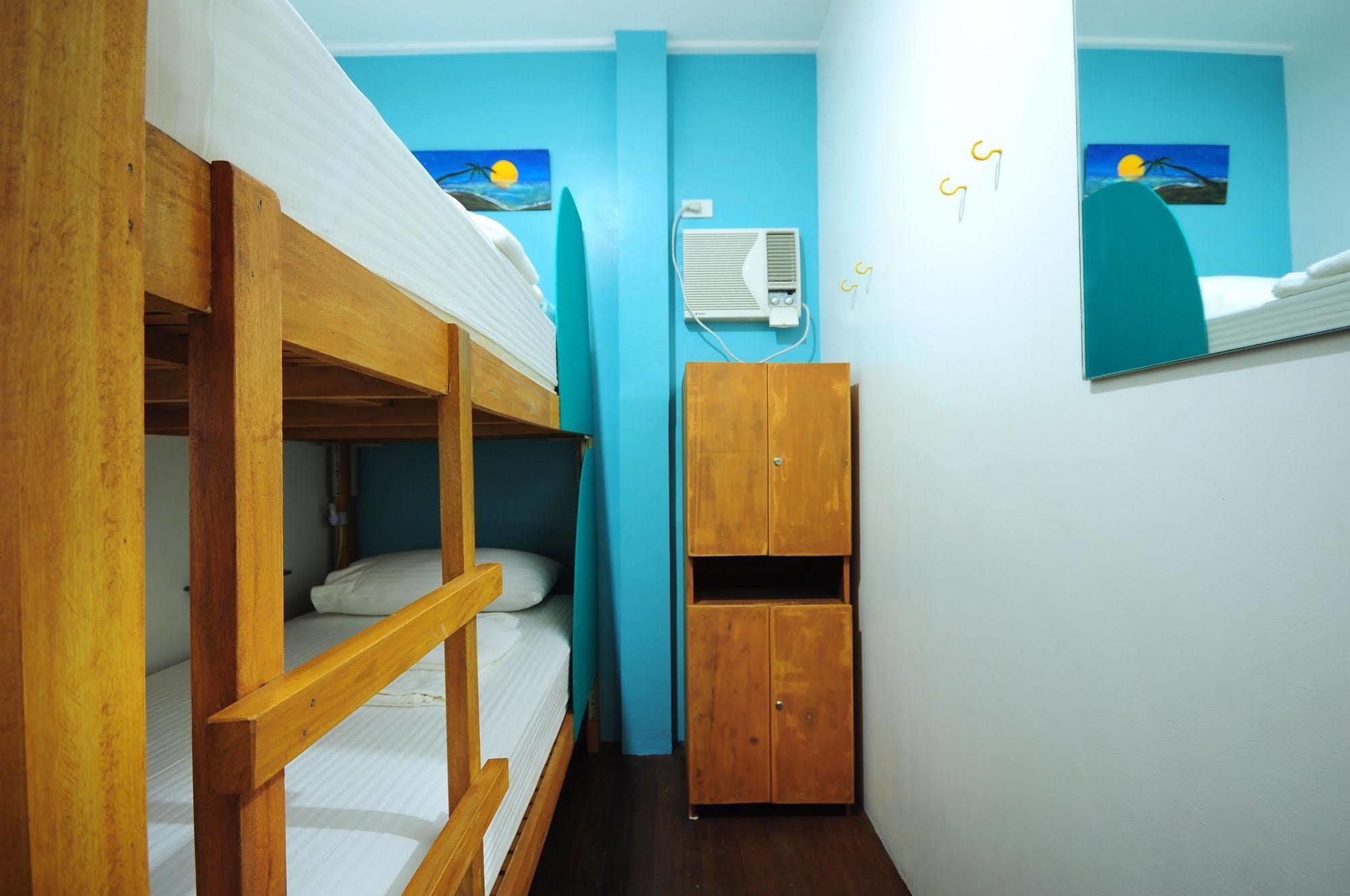 Mnl Boutique Hostel Makati City Bagian luar foto