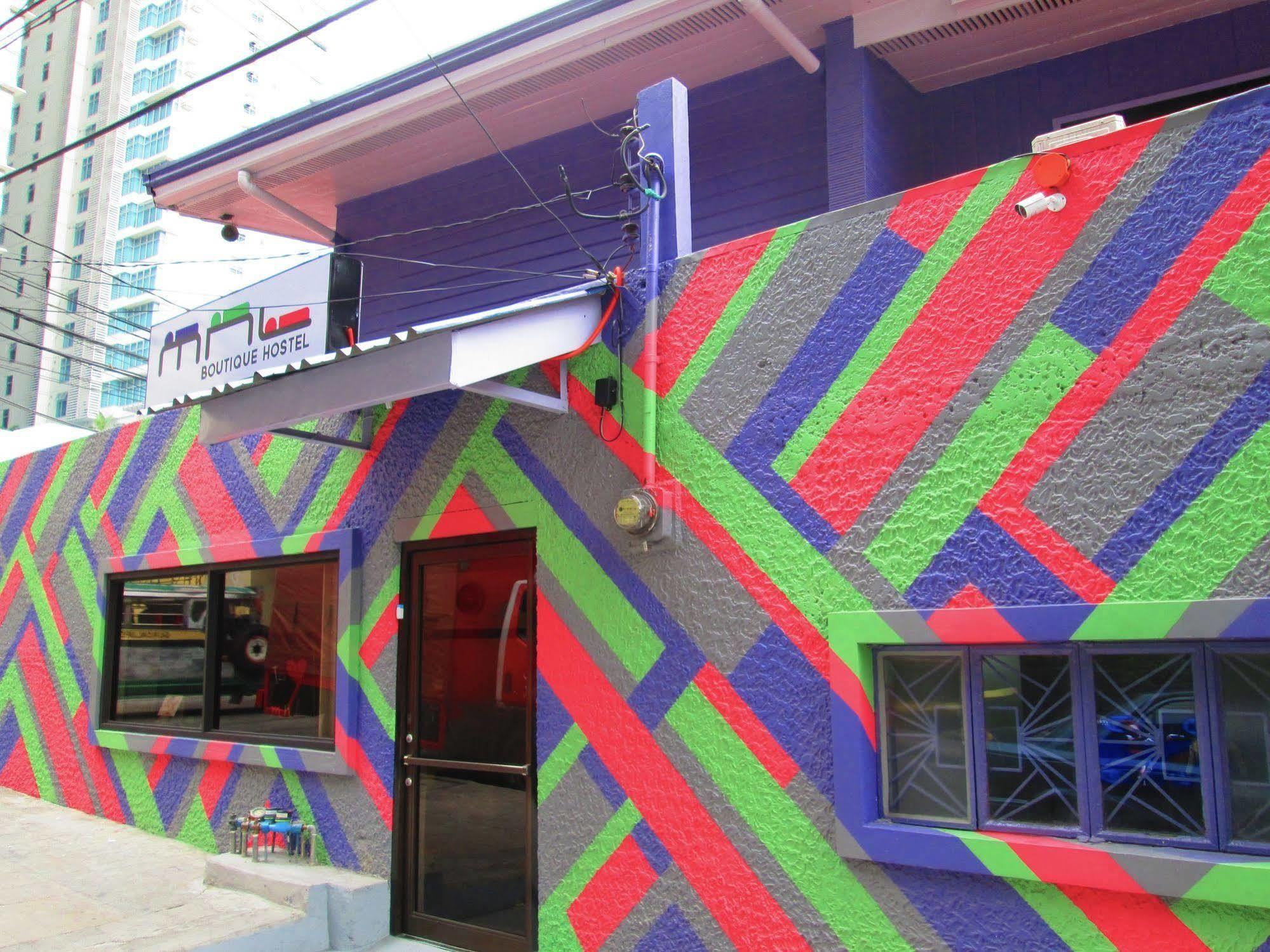 Mnl Boutique Hostel Makati City Bagian luar foto